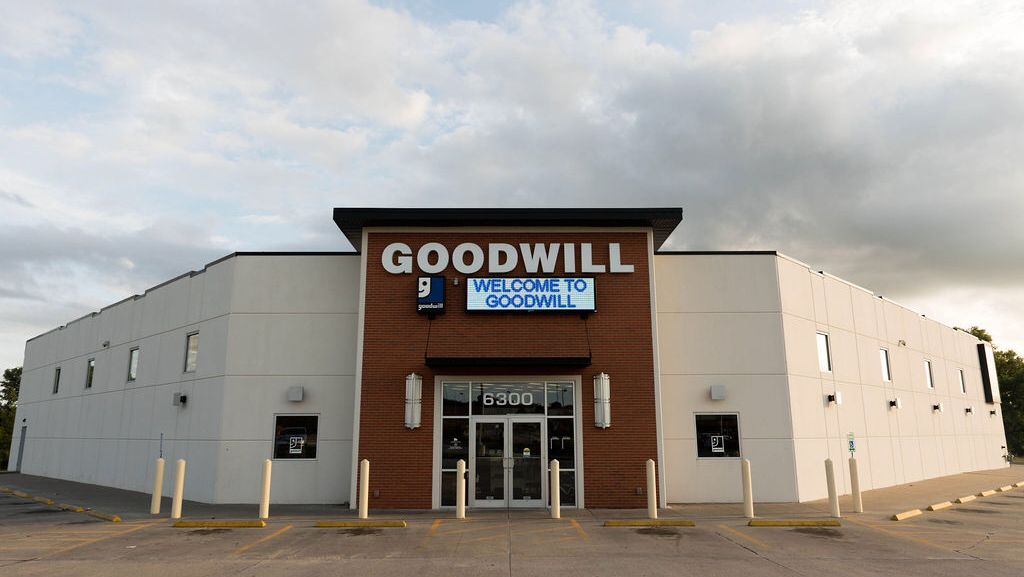 Goodwill | 6300 Apples Way, Lincoln, NE 68516, USA | Phone: (402) 421-2669