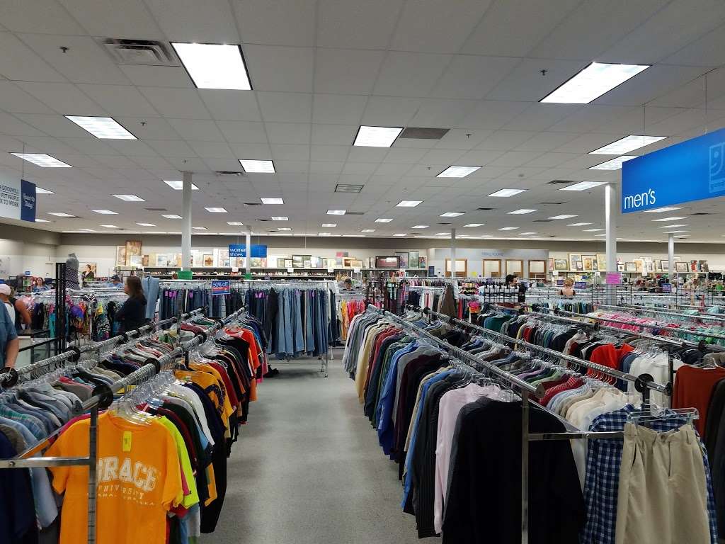 Goodwill Littleton - County Line | 161 W County Line Rd, Littleton, CO 80129 | Phone: (303) 738-2152