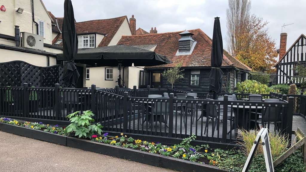 The White Hart | Bridge Rd, Moreton, Ongar CM5 0LF, UK | Phone: 01277 890890