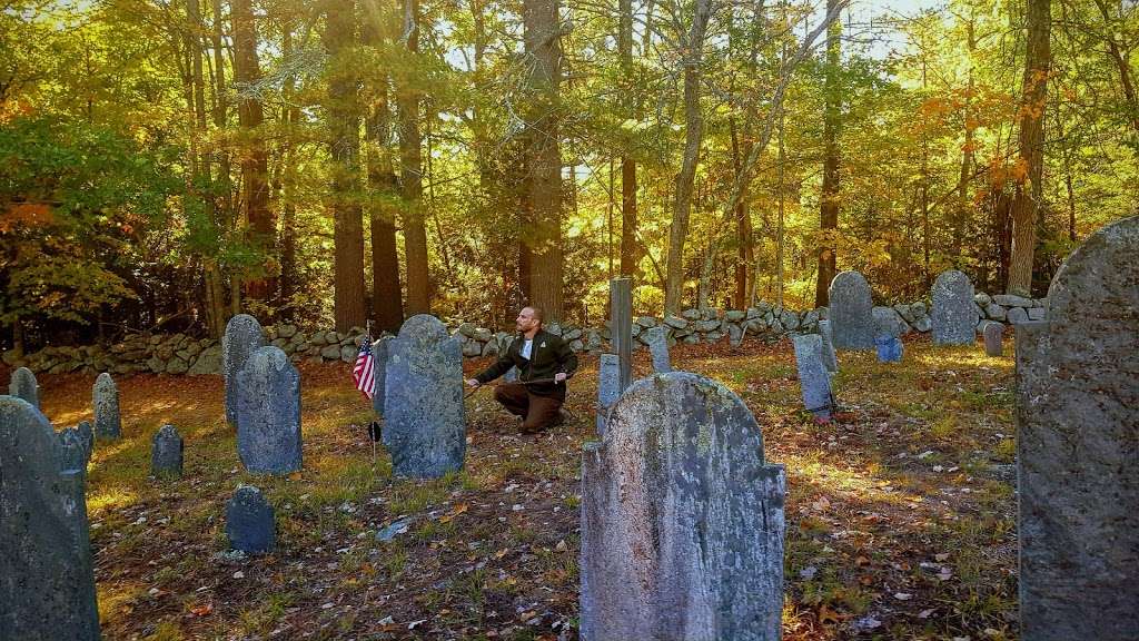 Turkey Hill Graveyard | 3 Meetinghouse Rd, Merrimack, NH 03054, USA