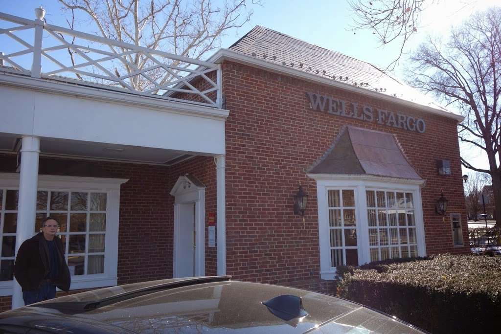 Wells Fargo Bank | 4841 Massachusetts Ave NW, Washington, DC 20016, USA | Phone: (202) 879-7190