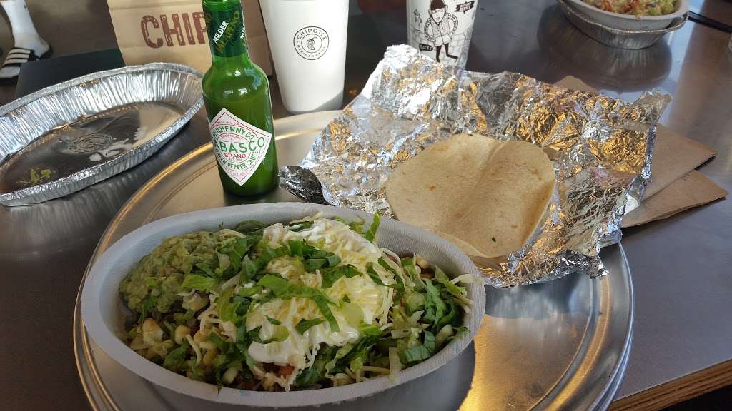 Chipotle Mexican Grill | 28 S Gateway Dr, Fredericksburg, VA 22406 | Phone: (540) 479-3593