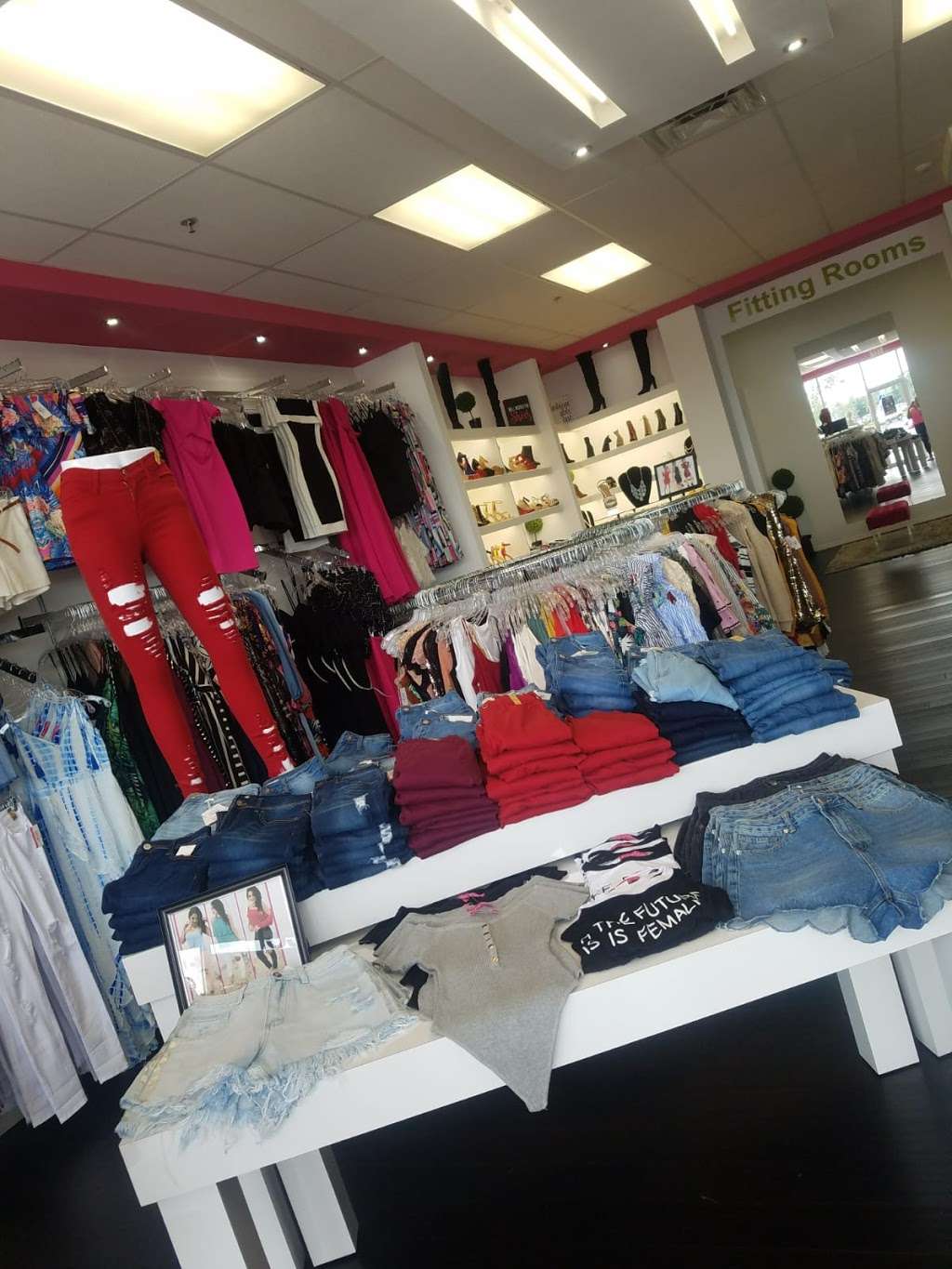 Jennifer fashion touch | 1331 E Osceola Pkwy, Kissimmee, FL 34744, USA | Phone: (407) 201-5610