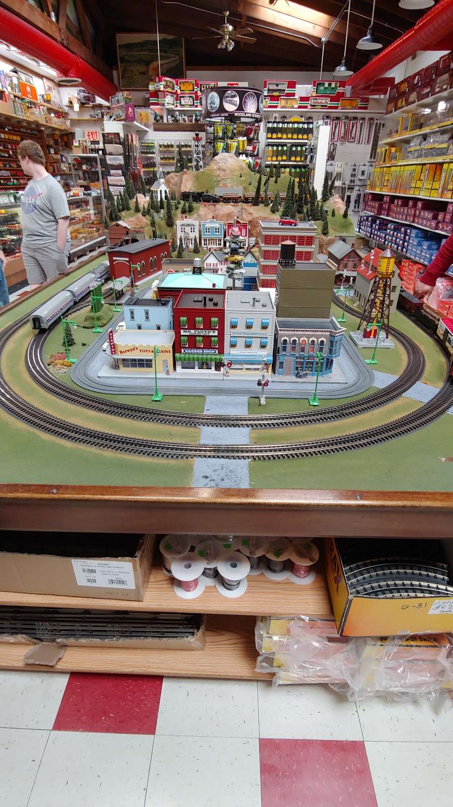 Berwyns Toy & Trains | 7025 Ogden Ave, Berwyn, IL 60402, USA | Phone: (708) 484-4384