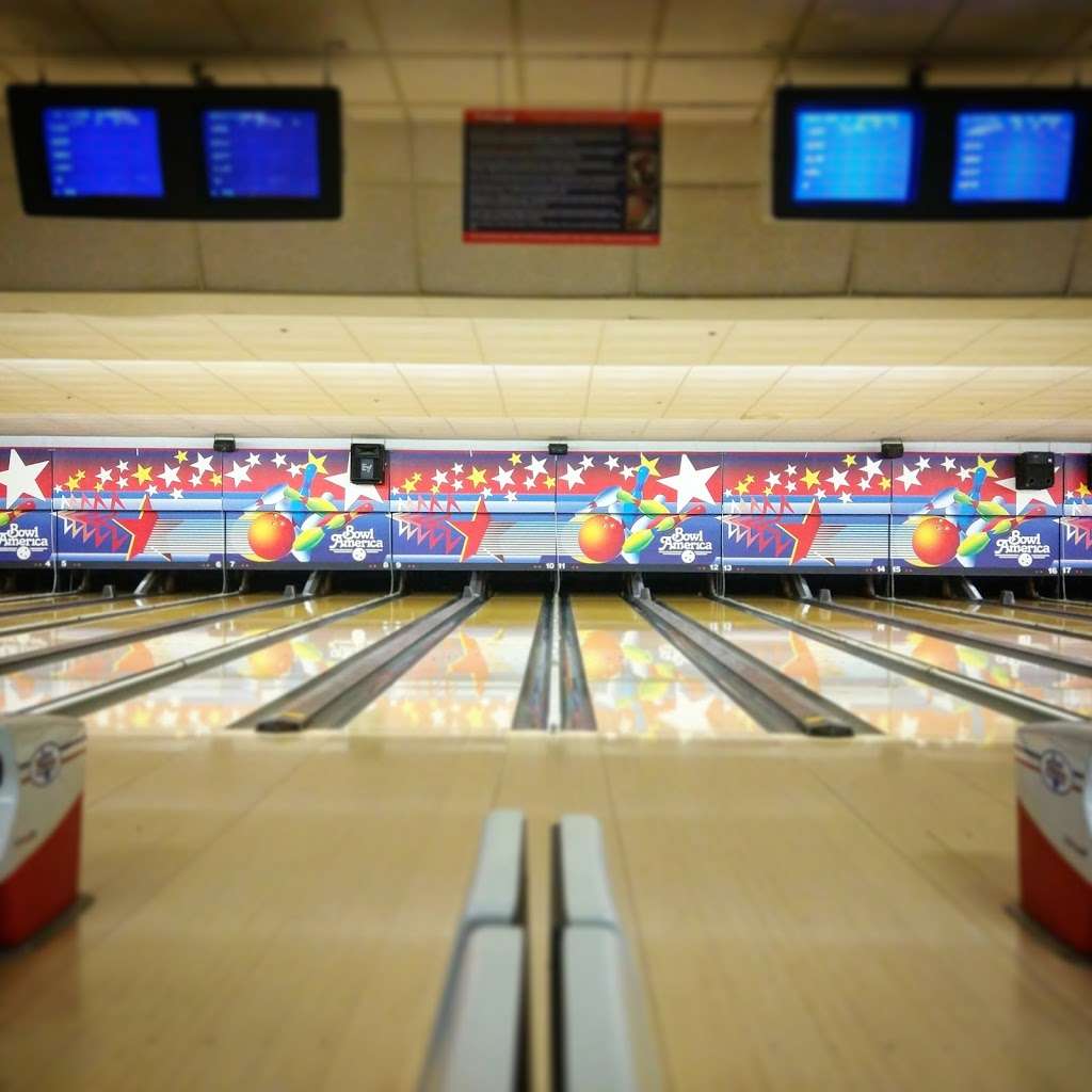 Bowl America Chantilly | 4525 Stonecroft Blvd, Chantilly, VA 20151, USA | Phone: (703) 830-2695