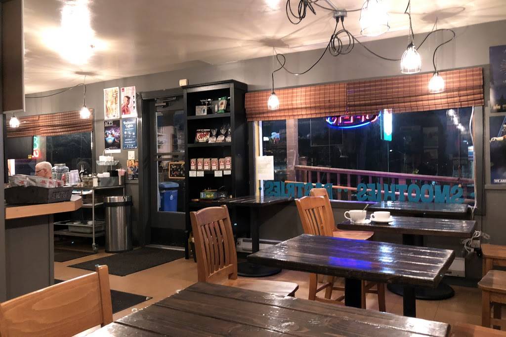 Blue Saucer Café & Coffee House | 9127 Roosevelt Way NE, Seattle, WA 98115, USA | Phone: (206) 453-4955