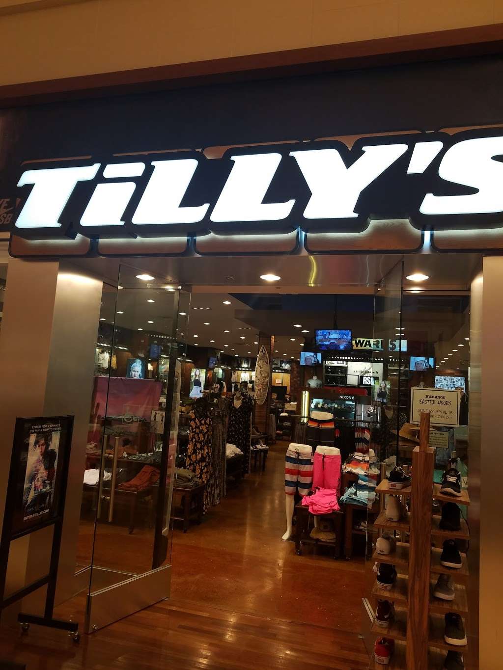 Tillys | 6170 Grand Ave, Gurnee, IL 60031, USA | Phone: (847) 672-2036