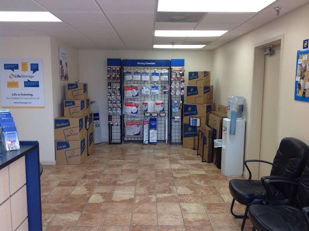 Life Storage | 5425 Katy Fwy, Houston, TX 77007, USA | Phone: (713) 352-0991