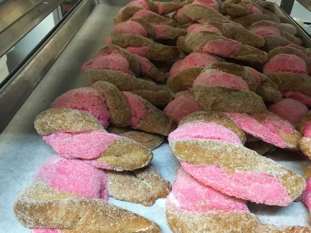 Spikes Bakery | 1708 W Highland Ave, San Bernardino, CA 92411, USA | Phone: (909) 887-9591