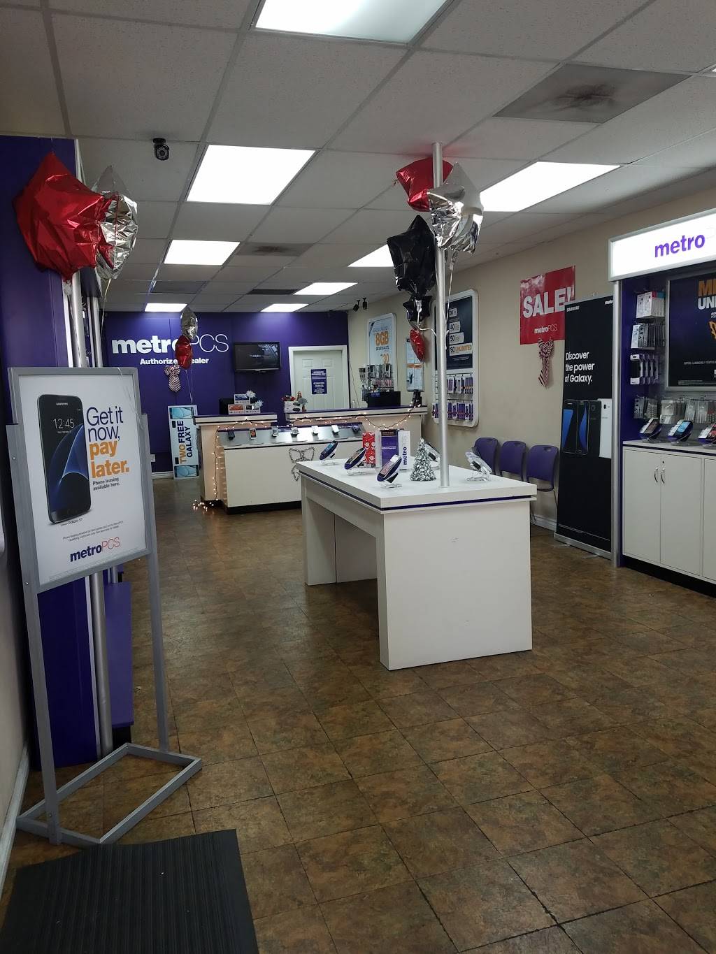 Metro by T-Mobile | 2341 E Valley Pkwy Ste C, Escondido, CA 92027 | Phone: (760) 747-1907