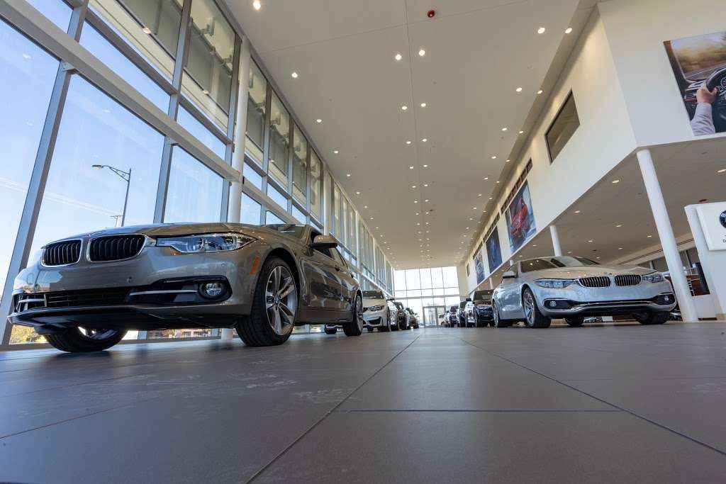 Elmhurst BMW | 500 W Lake St, Elmhurst, IL 60126, USA | Phone: (630) 833-7945