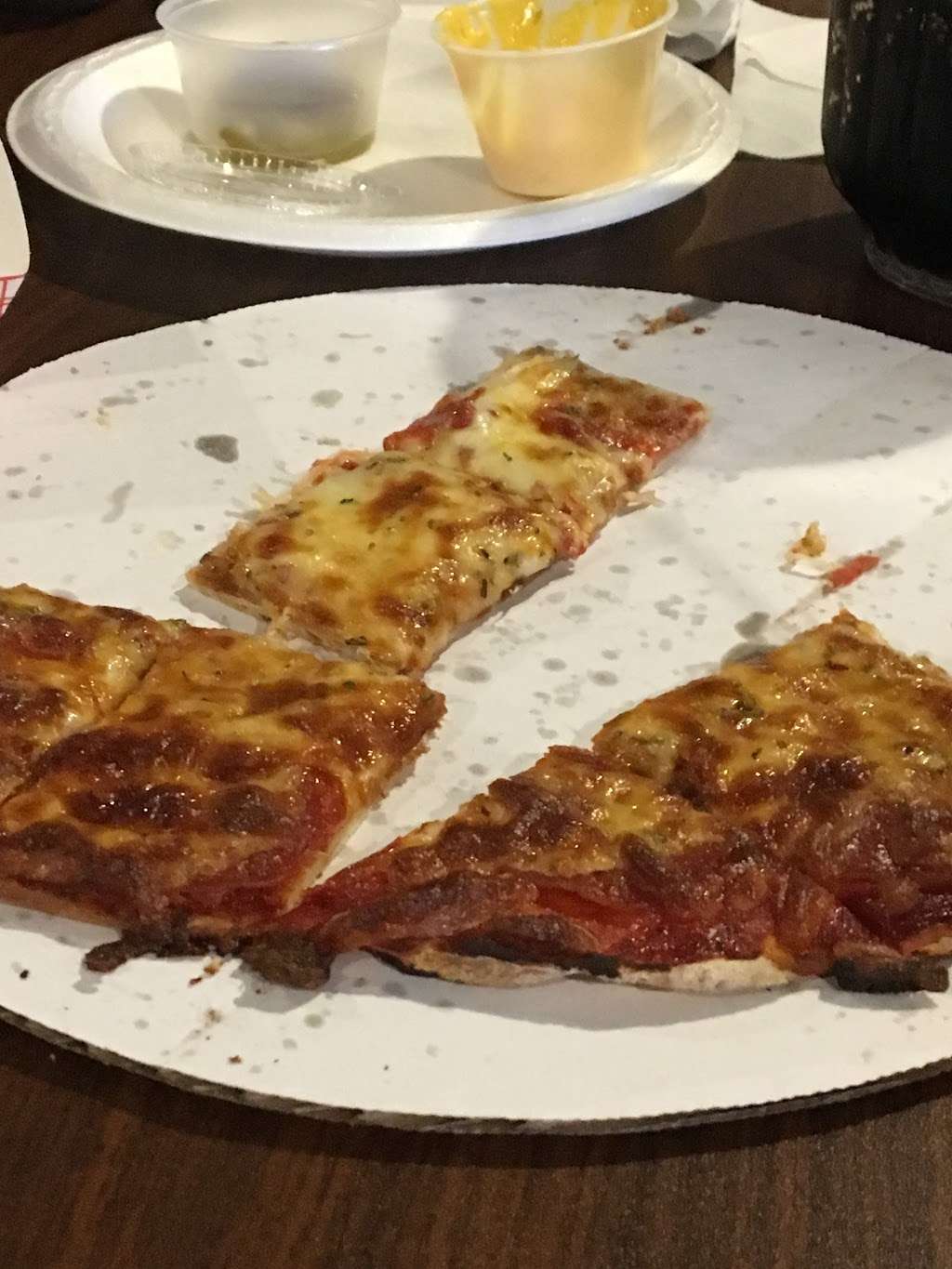 Garios Pizza Villa | 813 Montgomery Rd, Montgomery, IL 60538, USA | Phone: (630) 898-5300