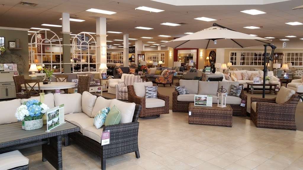 Raymour & Flanigan Furniture and Mattress Store | 1471 US Route 1 South, North Brunswick Township, NJ 08902, USA | Phone: (732) 875-4862