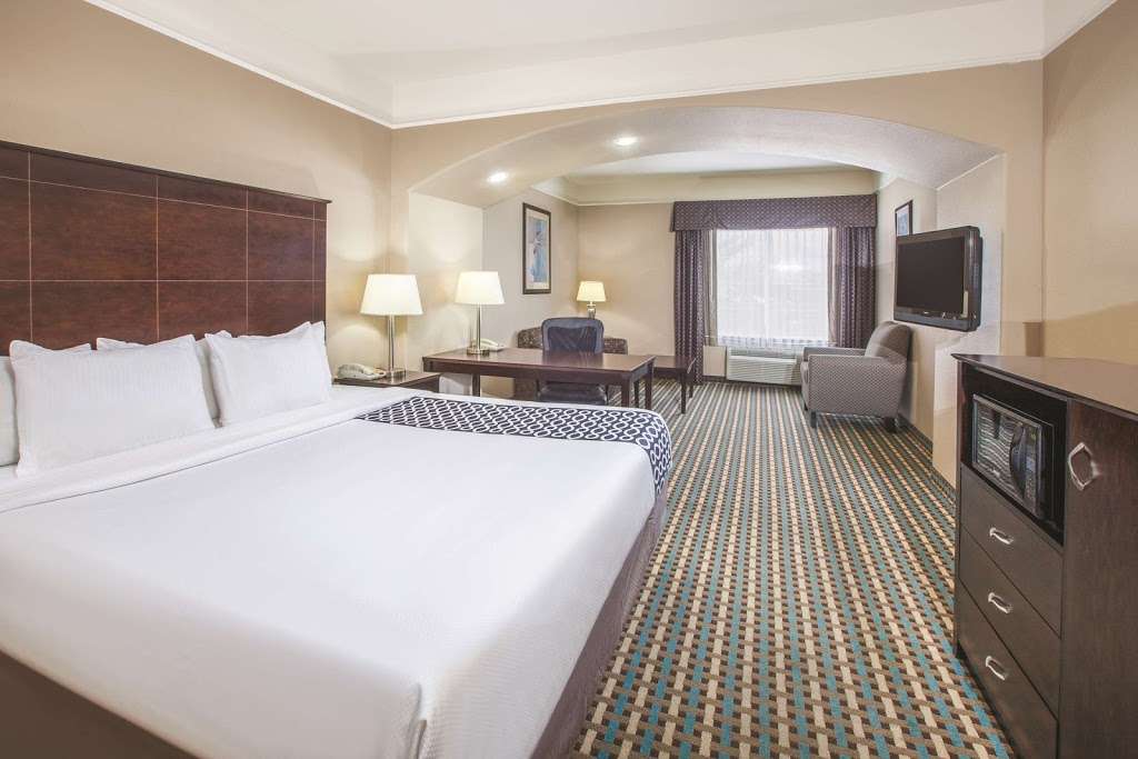 La Quinta Inn & Suites by Wyndham Bay City | 5300 7th St, Bay City, TX 77414, USA | Phone: (979) 323-9095