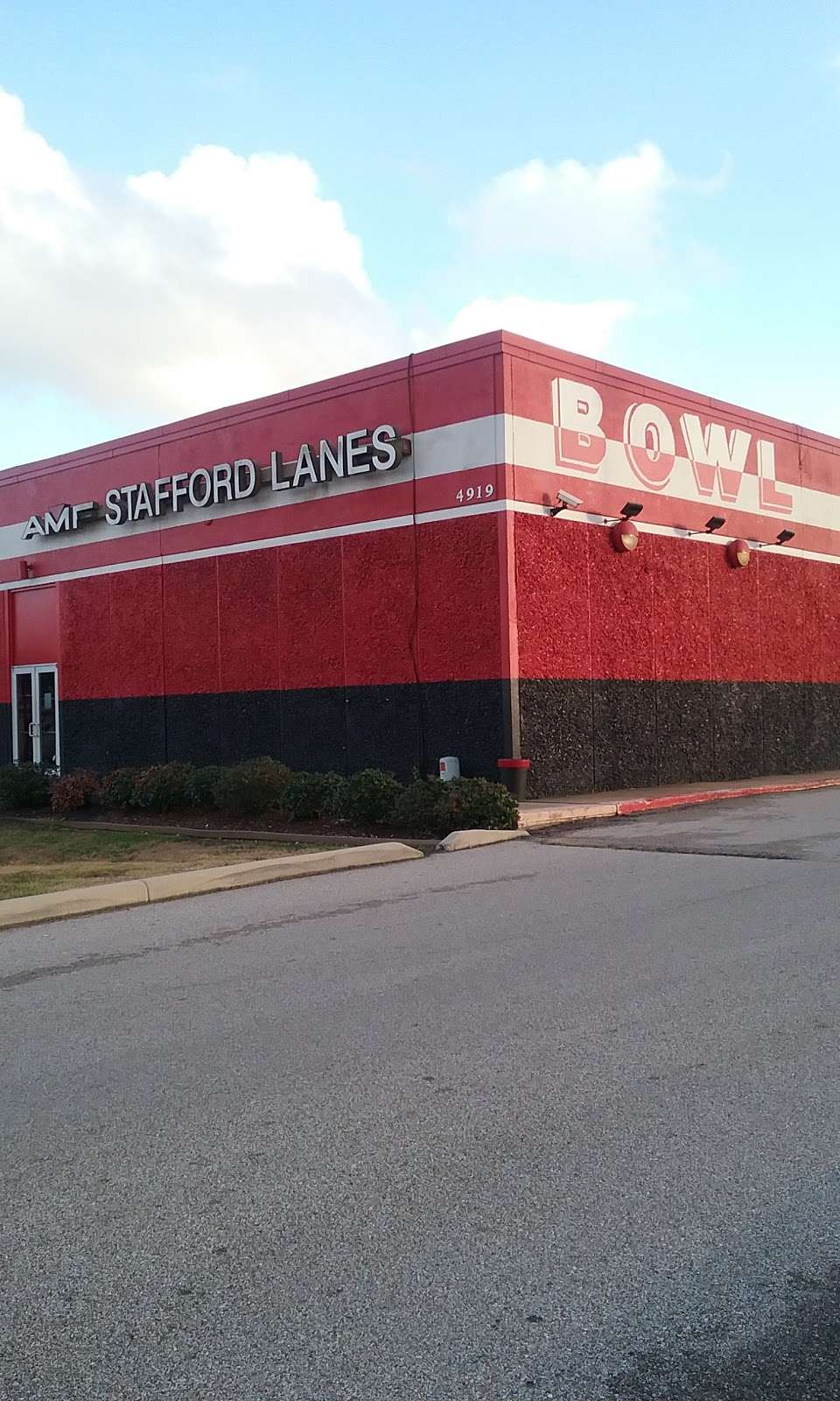 AMF Stafford Lanes | 4919 S Main St, Stafford, TX 77477 | Phone: (281) 491-2856