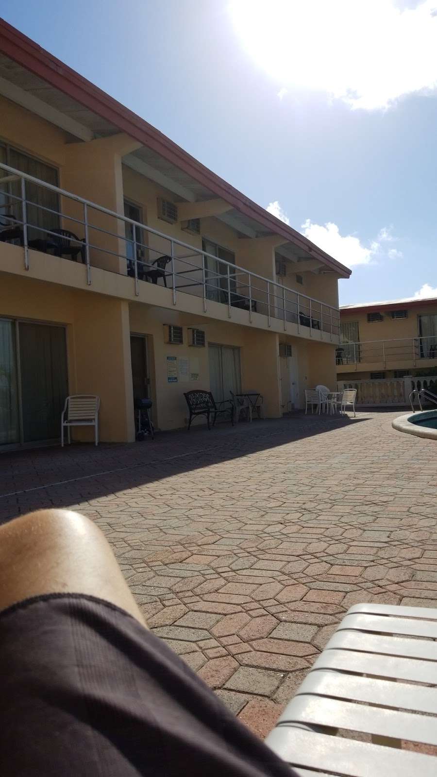 Camelot Waterfront Inn | 1000 US-1, North Palm Beach, FL 33408, USA | Phone: (561) 626-7200