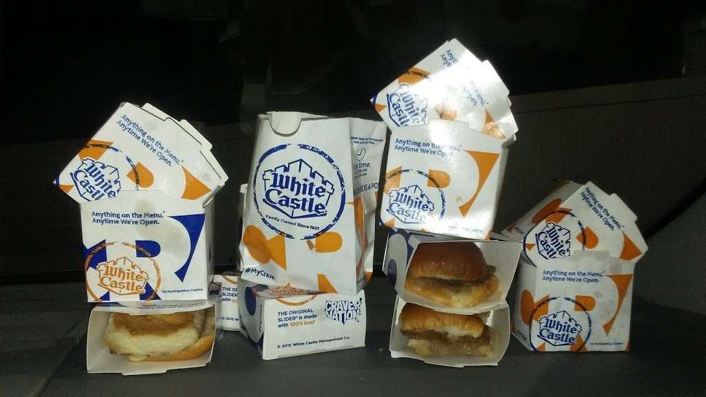 White Castle | 310 Bergen Turnpike, Little Ferry, NJ 07643, USA | Phone: (201) 641-7552