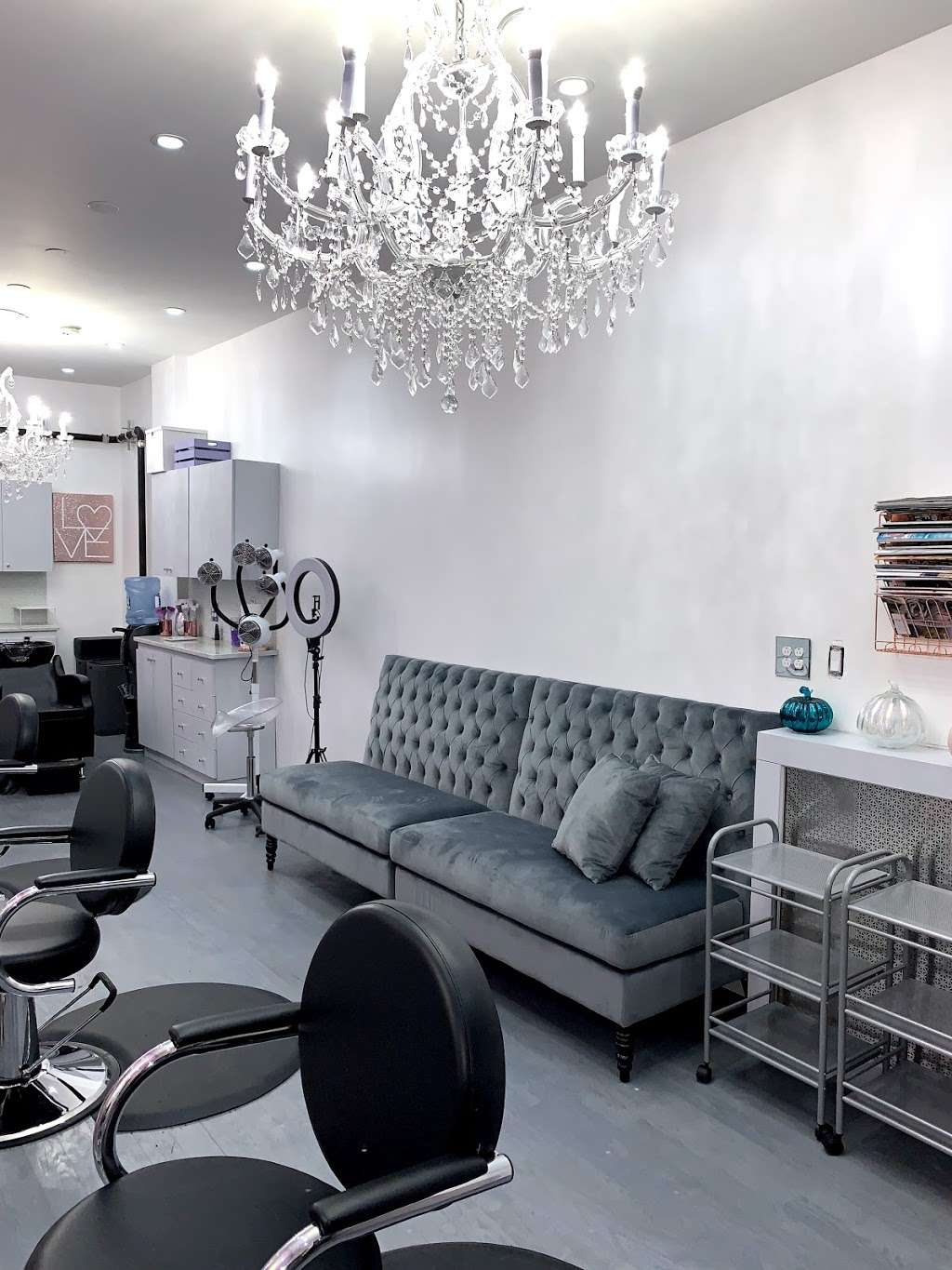 Extraglossy Salon | 19-23 Ditmars Blvd, Astoria, NY 11105, USA | Phone: (917) 769-5648