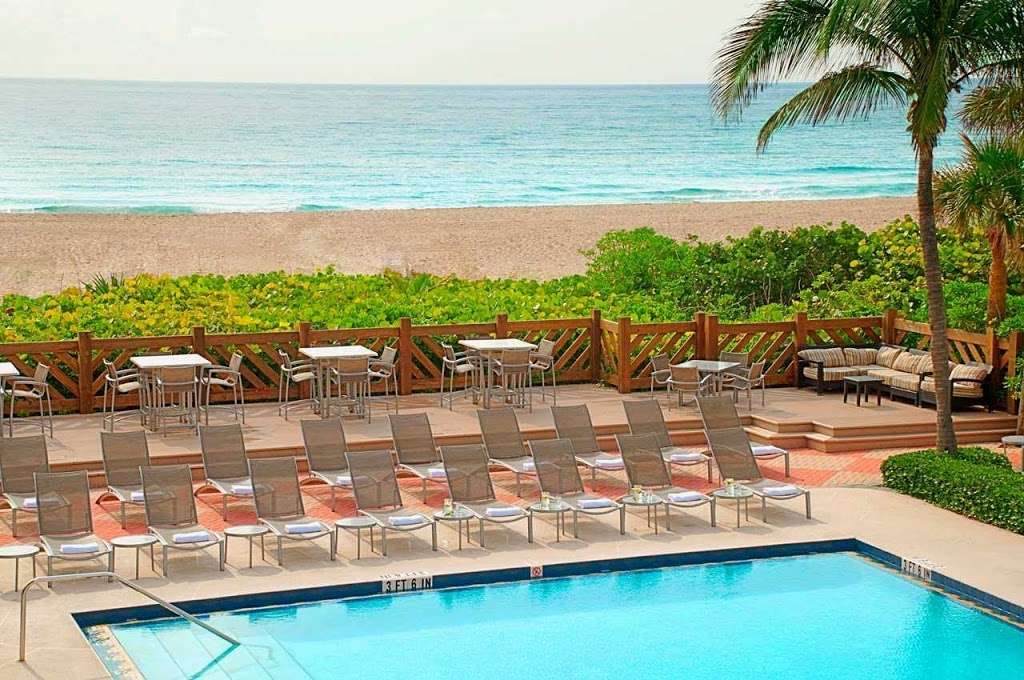 Hilton Singer Island Oceanfront/Palm Beaches Resort | 3700 N Ocean Dr, Riviera Beach, FL 33404, USA | Phone: (561) 848-3888