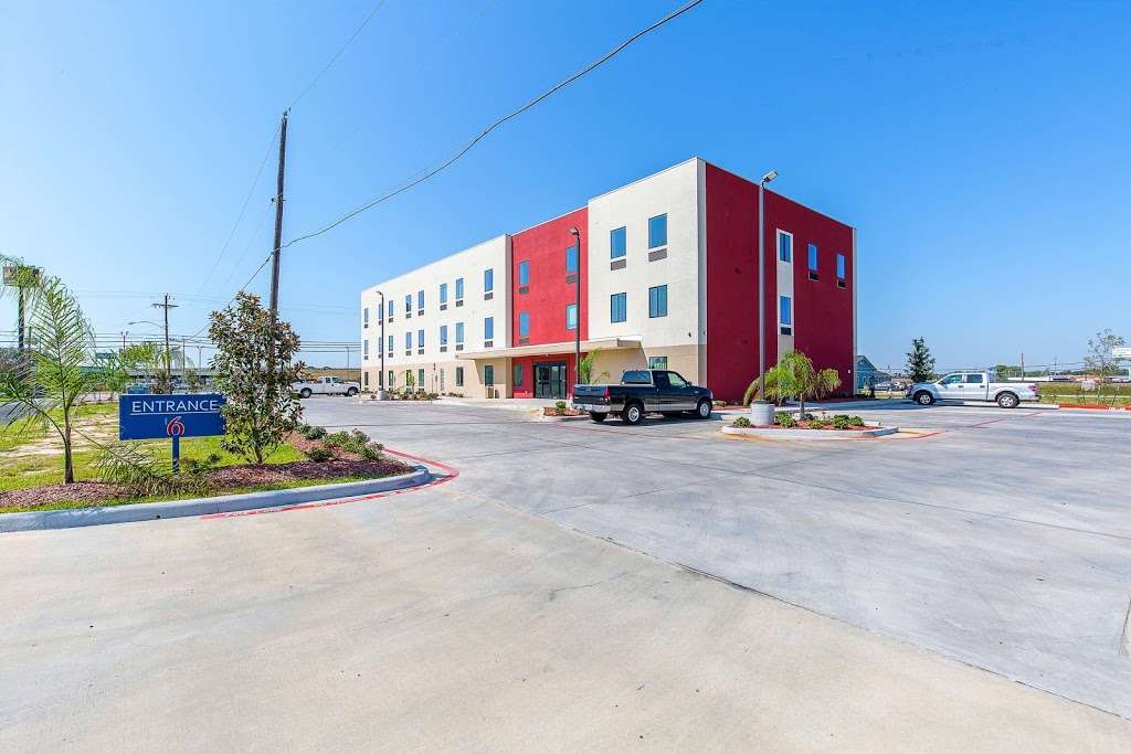 Motel 6 Texas City- I-45 South | 8540 FM1765, Texas City, TX 77591 | Phone: (409) 229-1474