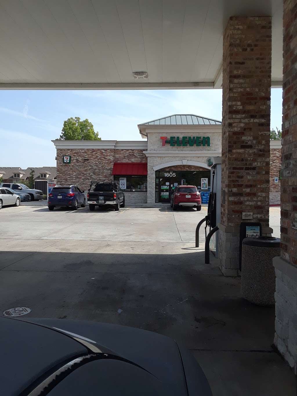 7-Eleven | 1605 W Carrier Pkwy, Grand Prairie, TX 75050, USA | Phone: (972) 352-4186