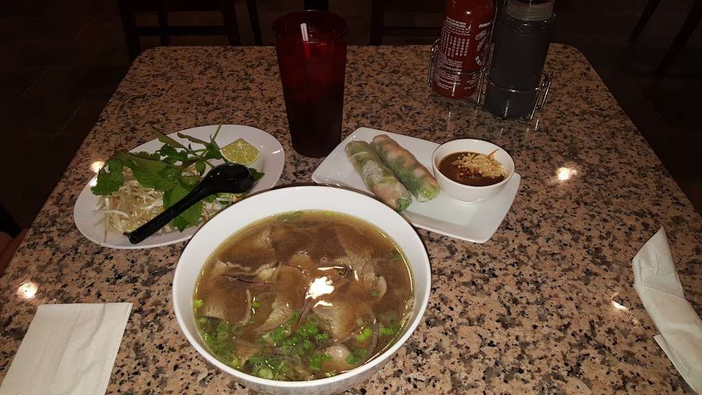 Lets Pho | 1701 Fairway Dr #2a, Alvin, TX 77511, USA | Phone: (281) 245-6360