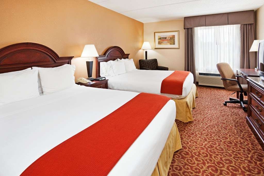 Holiday Inn Express & Suites Kings Mountain - Shelby Area | 100 Woodlake Pkwy, Kings Mountain, NC 28086, USA | Phone: (704) 734-0014