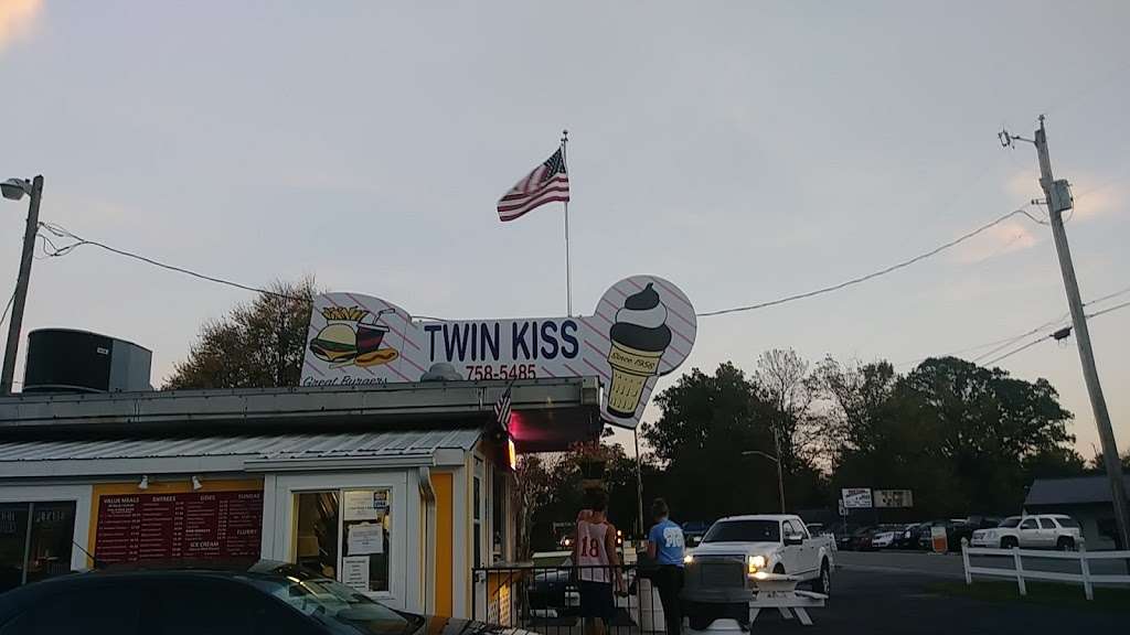 Twin Kiss Drive In | 700 S White Ave, Sheridan, IN 46069, USA | Phone: (317) 758-5485