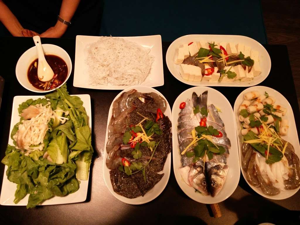 Minh Restaurant | 390 Barking Rd, London E13 8AJ, UK | Phone: 020 3417 7070