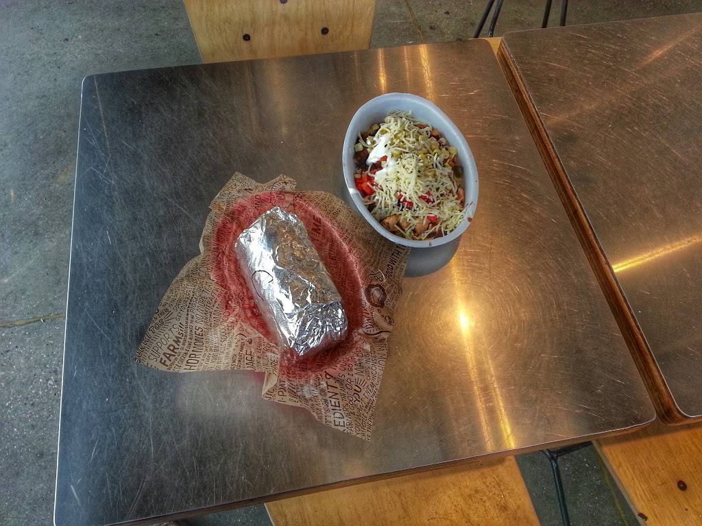 Chipotle Mexican Grill | 1759 Montgomery Hwy, Hoover, AL 35244, USA | Phone: (205) 982-4833
