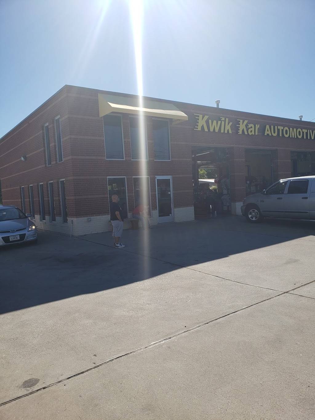 Kwik Kar Red Bud | 2401 Red Bud Ln, Round Rock, TX 78664, USA | Phone: (512) 716-0322