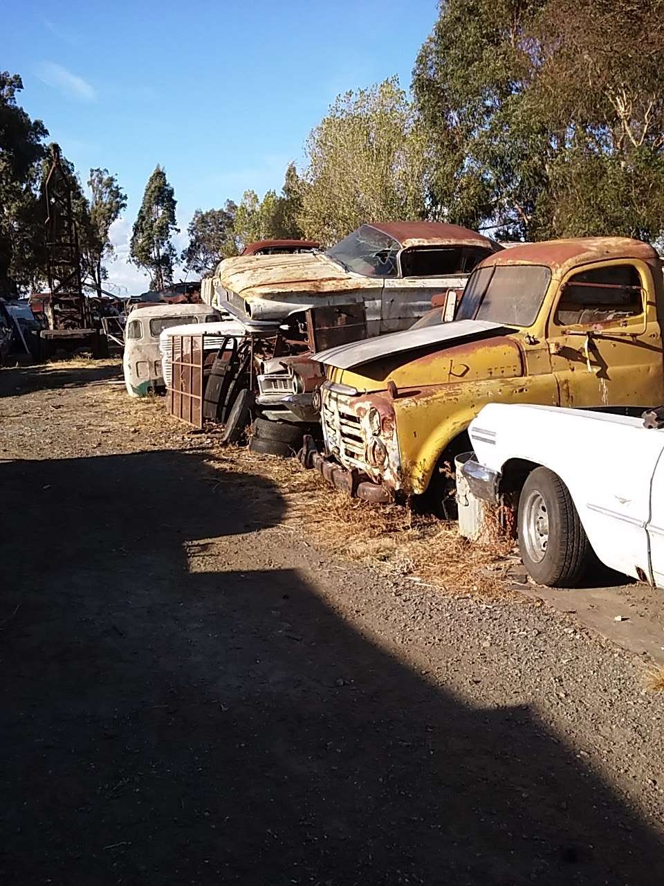 Brians Salvage & Junk | 2580 Green Island Rd, American Canyon, CA 94503 | Phone: (707) 642-5408