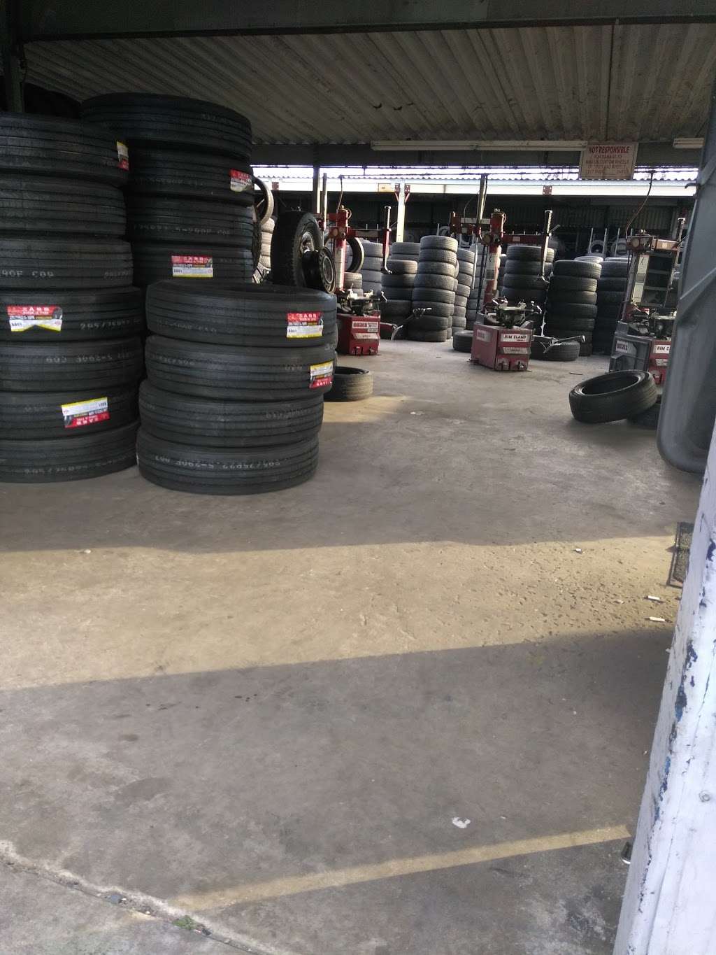 Eatons Tire Service, Inc. | 15319 Valley Blvd, Fontana, CA 92335, USA | Phone: (909) 350-9970