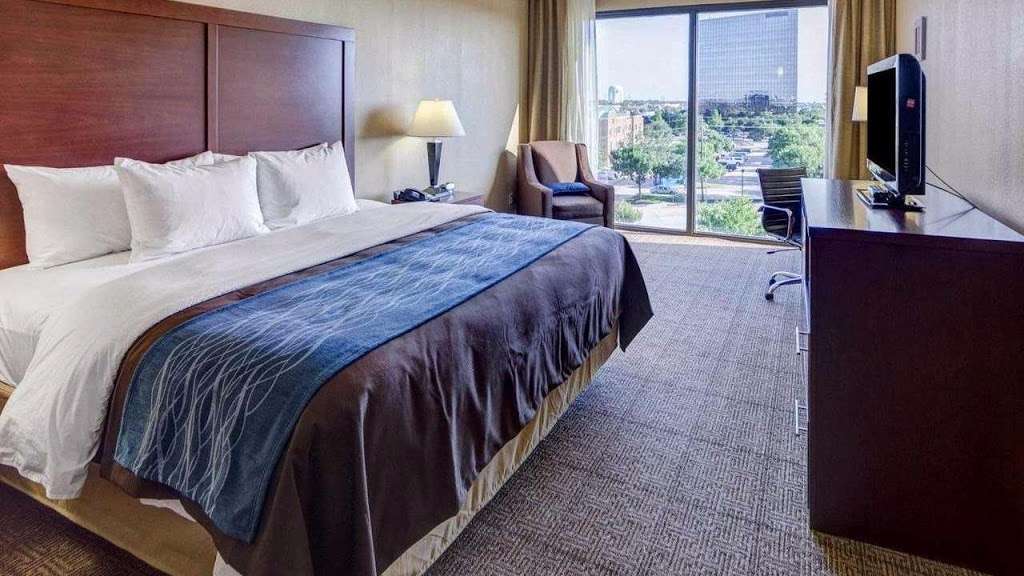 Comfort Inn & Suites Plano East | 700 Central Pkwy E, Plano, TX 75074 | Phone: (972) 881-1881