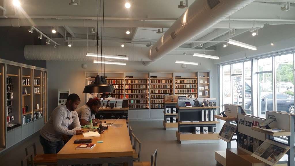 Verizon | 2400 N Shepherd Dr Suite 140, Houston, TX 77008, USA | Phone: (281) 661-3686