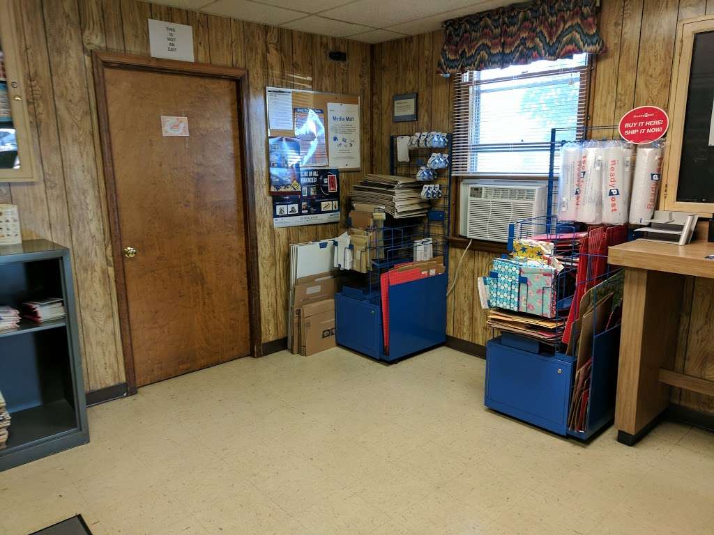 United States Postal Service | 239 N Main St, Kilmarnock, VA 22482, USA | Phone: (800) 275-8777