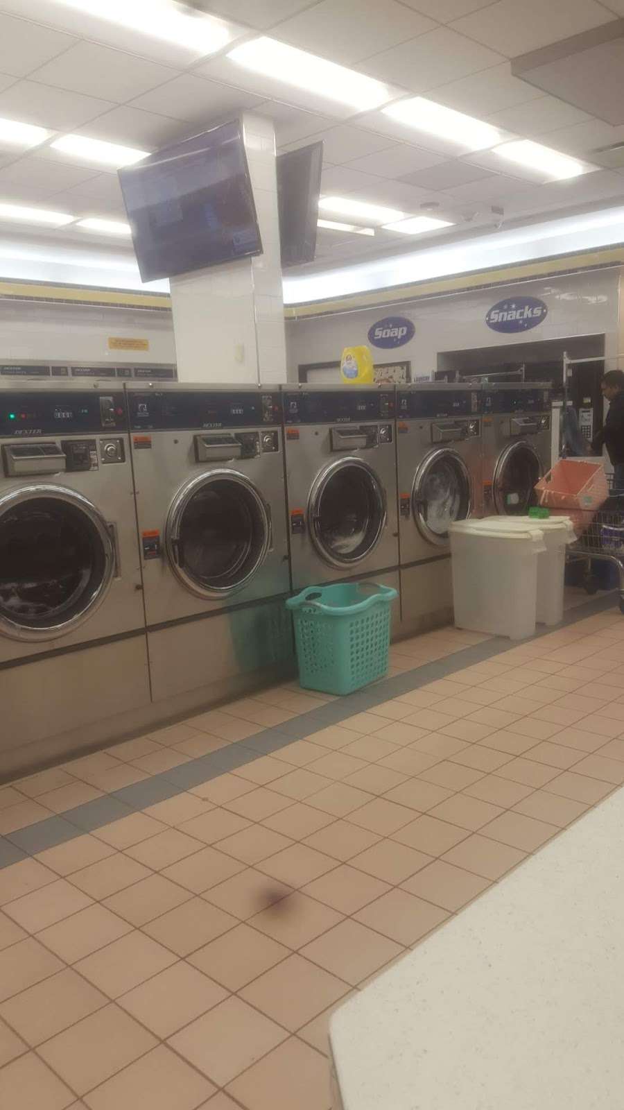 Laundry World Co | 6947 Cermak Rd, Berwyn, IL 60402, USA | Phone: (708) 749-1986