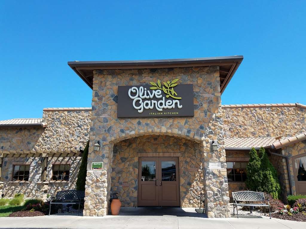 Olive Garden Italian Restaurant | 650 NW Blue Pkwy, Lees Summit, MO 64063 | Phone: (816) 347-9778