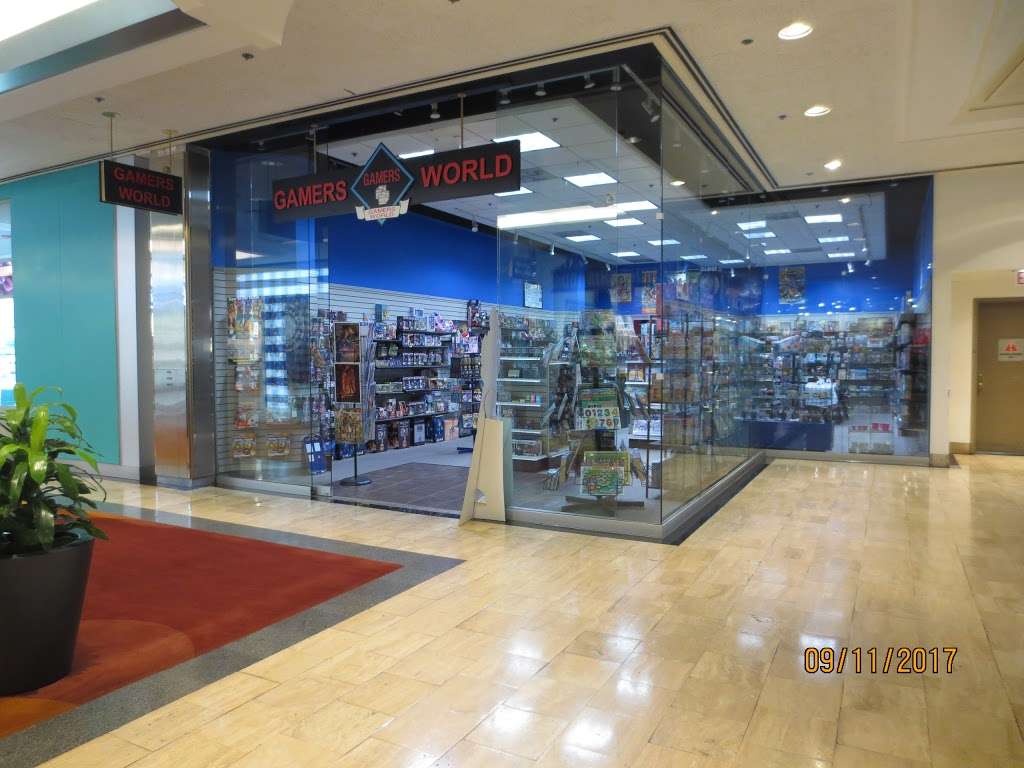 Gamers World - Water Tower Place | 835 N Michigan Ave, Chicago, IL 60611, USA | Phone: (312) 202-0565