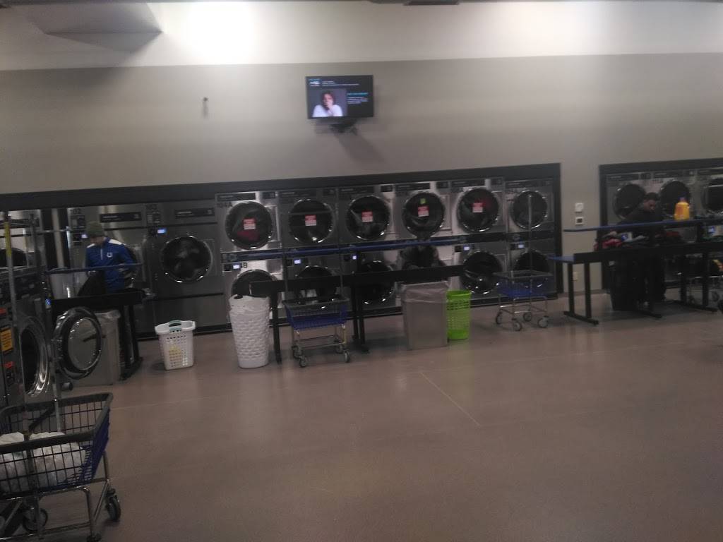 Super wash laundromat | 2802 Lafayette Rd #20, Indianapolis, IN 46222 | Phone: (317) 600-3351