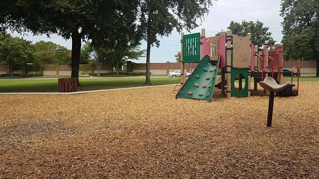 Richland Park | 550 Park Bend Dr, Richardson, TX 75081, USA | Phone: (972) 744-4100