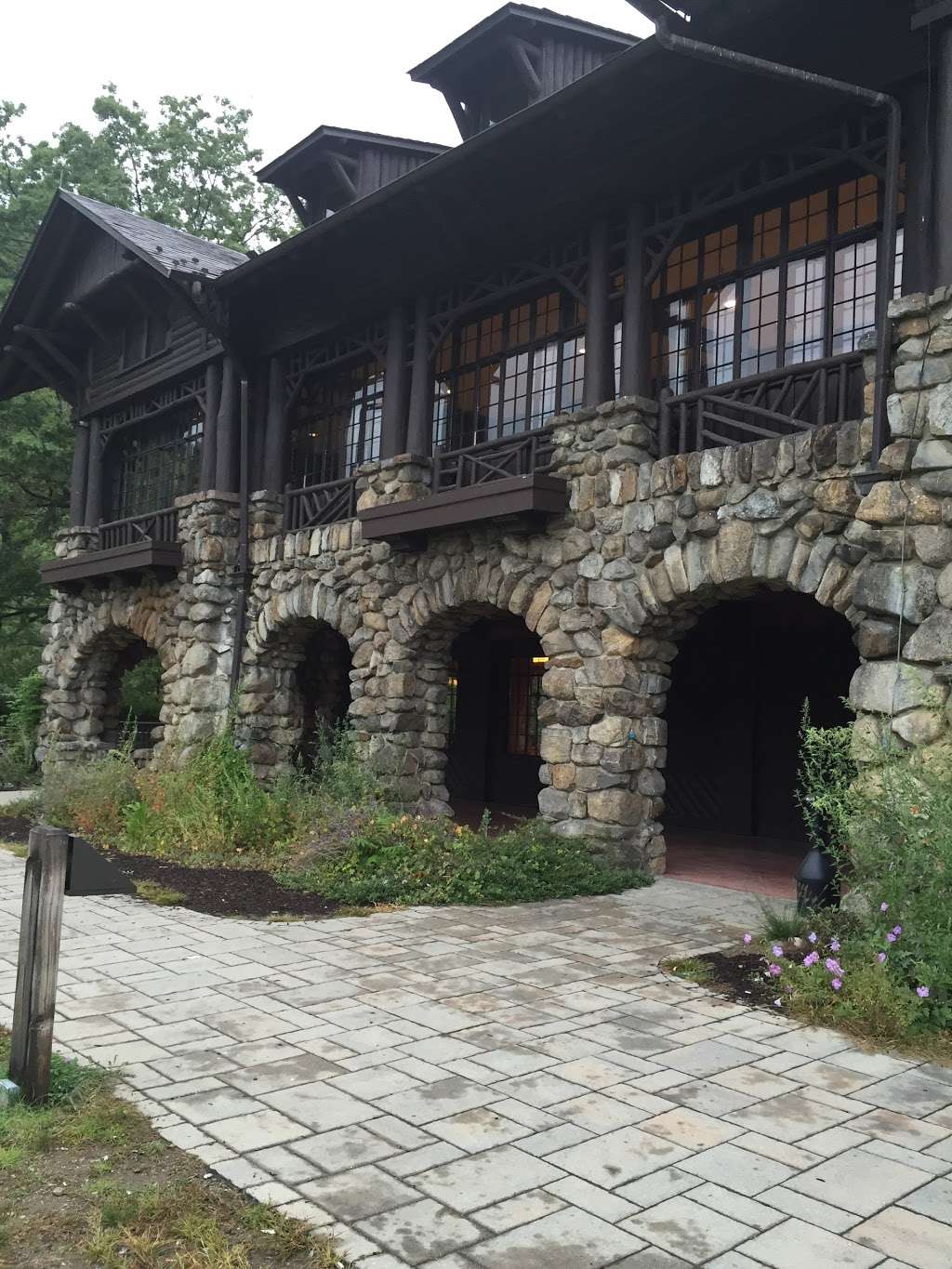 Bear Mountain Inn - Overlook Lodge | 55 Hessian Dr, Highland Falls, NY 10928 | Phone: (845) 786-2731