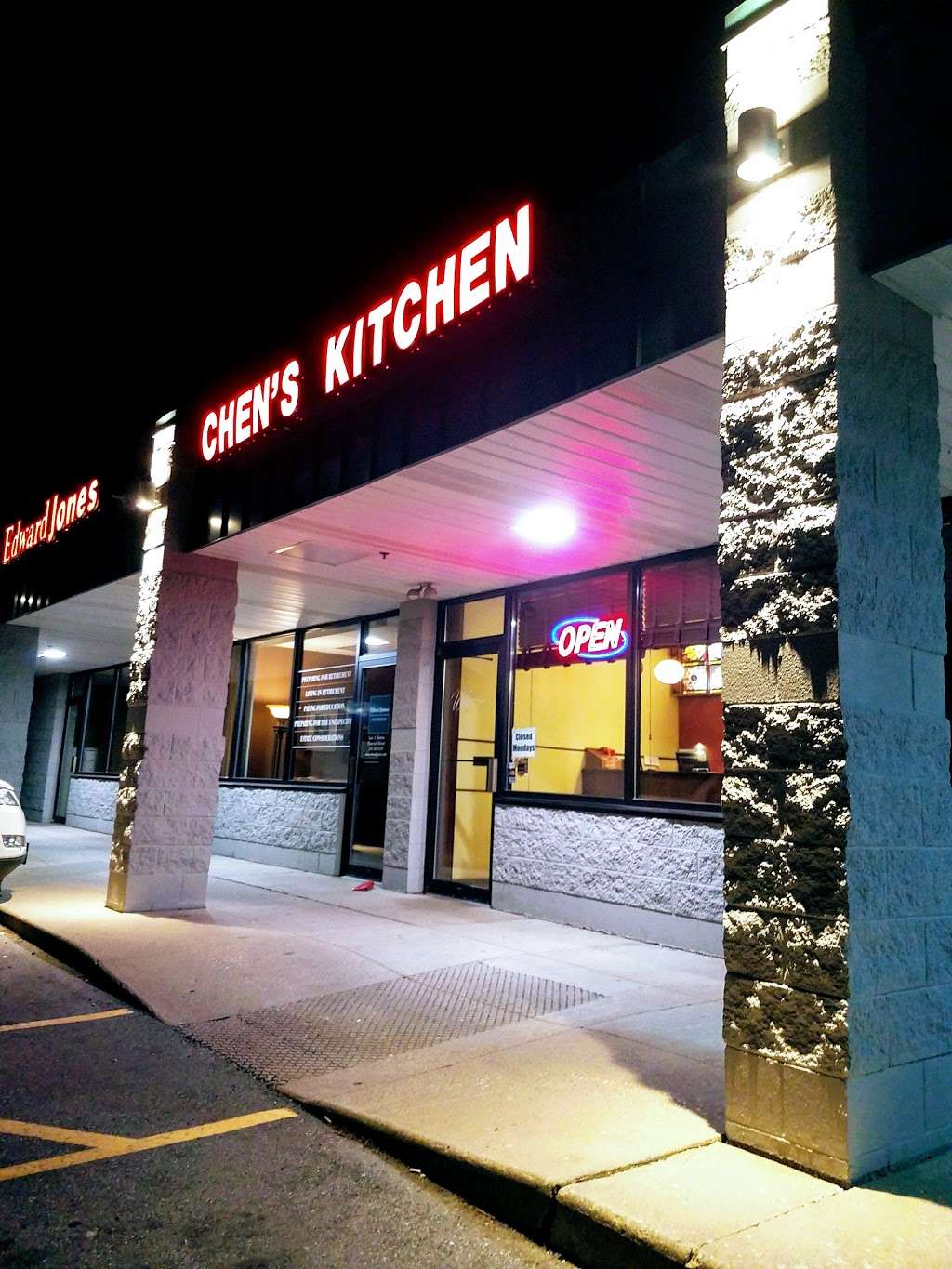 Chens Kitchen | 827 S Rochester St, Mukwonago, WI 53149, USA | Phone: (262) 363-3666