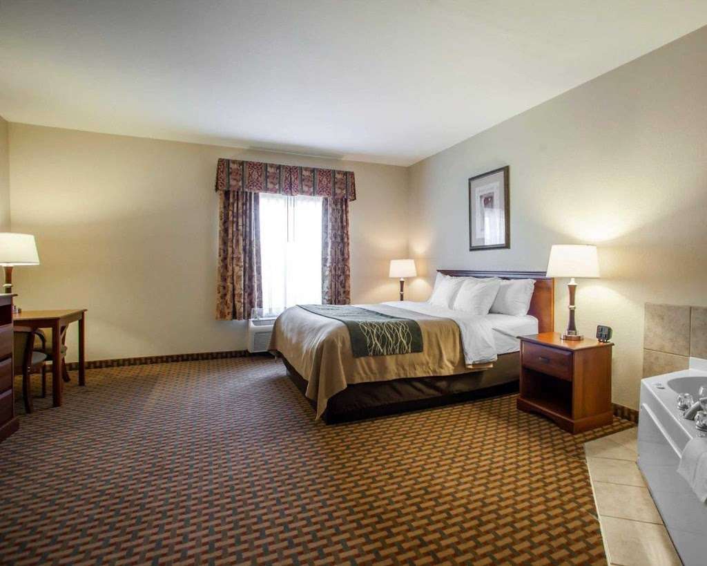 Comfort Inn & Suites | 2304 S Commercial St, Harrisonville, MO 64701, USA | Phone: (816) 884-4124