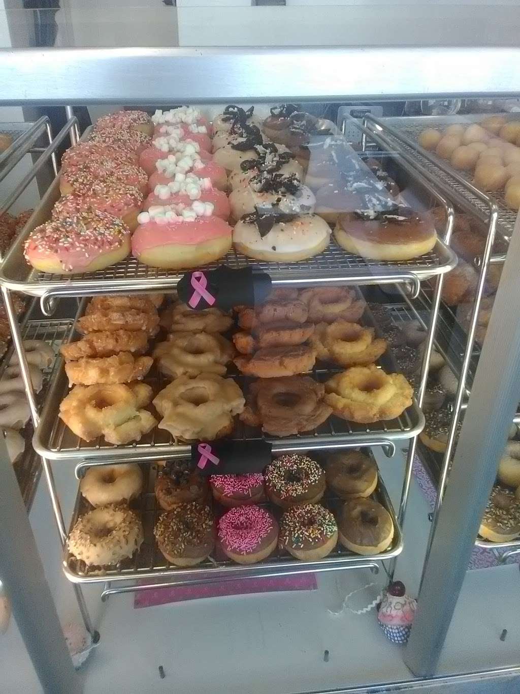 Ms. Anns Donuts & Cafe | 100 E Century Blvd #4710, Los Angeles, CA 90003, USA | Phone: (323) 696-9499