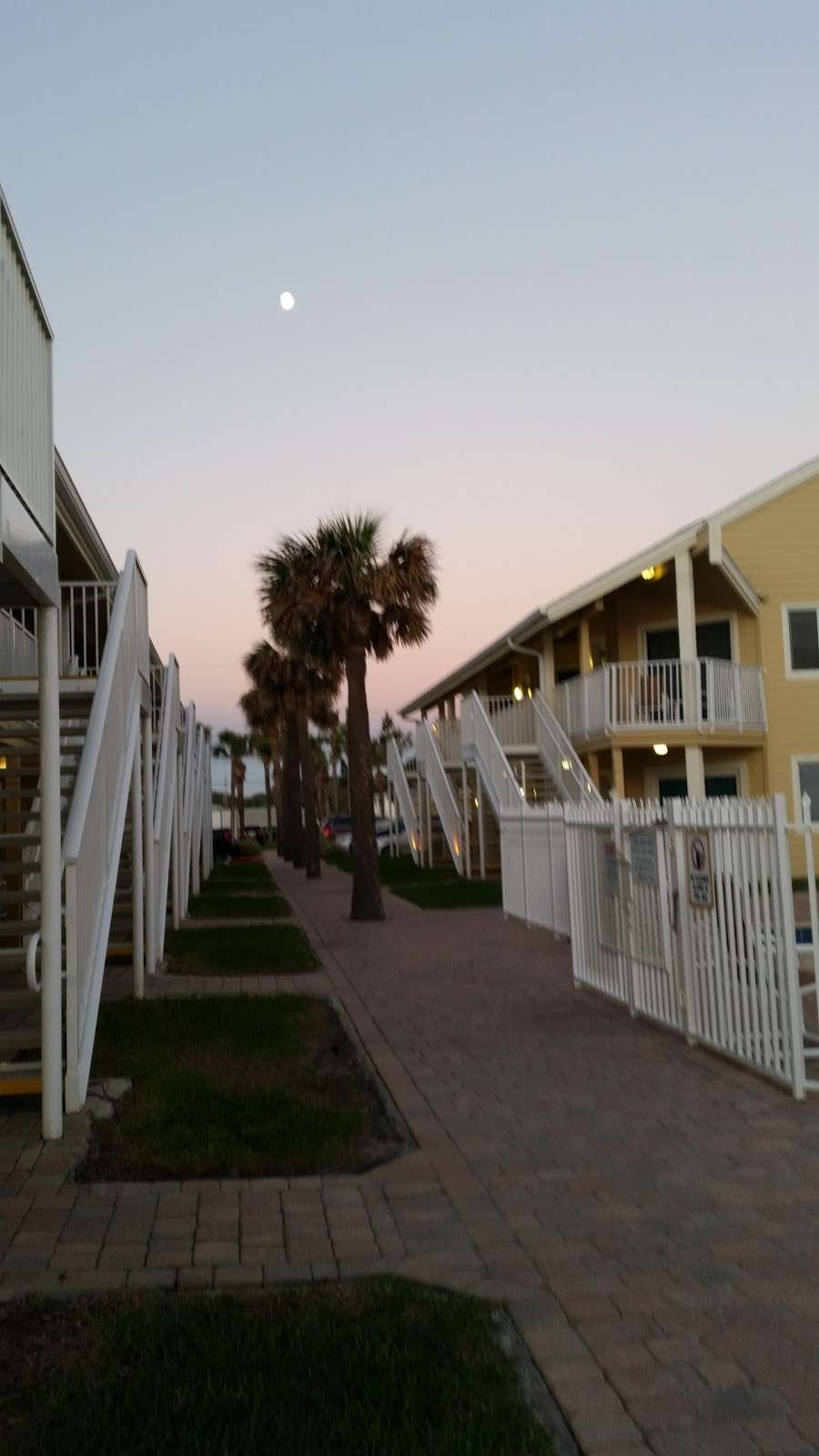 Ocean Sands Beach Club | 3301 Hill St, New Smyrna Beach, FL 32169, USA | Phone: (386) 427-1151