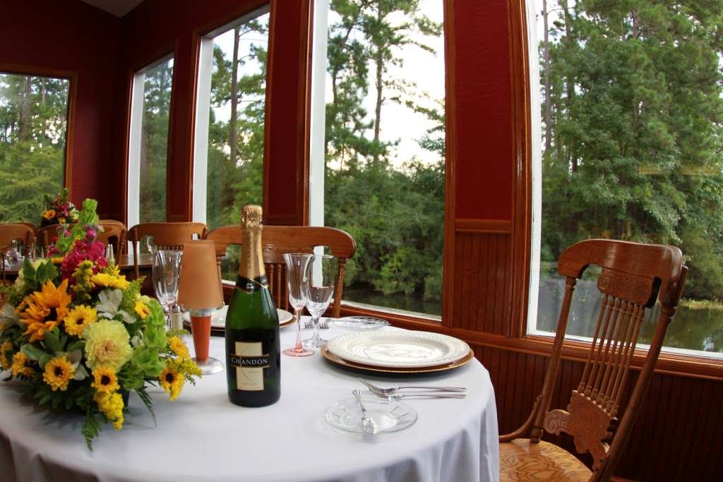 Hilltop Restaurant and Herb Garden | 235 Chain-O-Lakes Resort, Cleveland, TX 77327, USA | Phone: (832) 397-4008