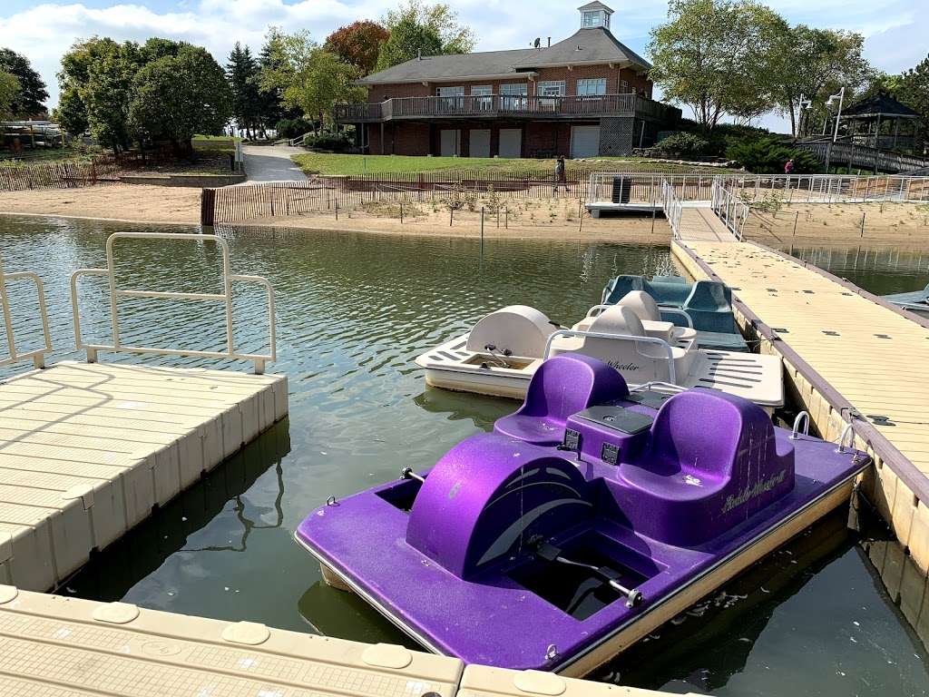 Lake Arlington Boathouse | Unnamed Road, Arlington Heights, IL 60004, USA