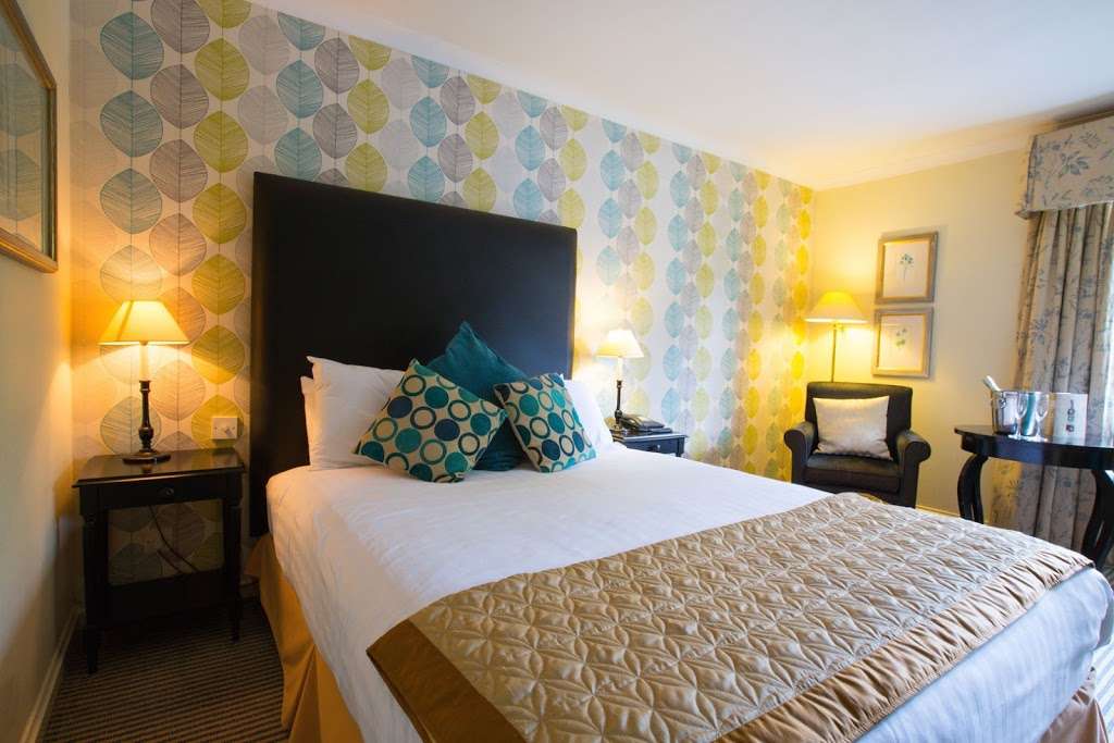 Brook Kingston Lodge Hotel, Kingston Upon Thames | 94 Kingston Hill, Kingston upon Thames KT2 7NP, UK | Phone: 020 8541 4481