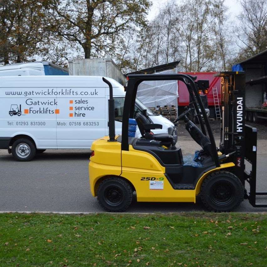 Gatwick forklifts | The Green Barn, Antlands Lane East, Shipley Bridge, Burstow RH6 9TE, UK | Phone: 01293 831300